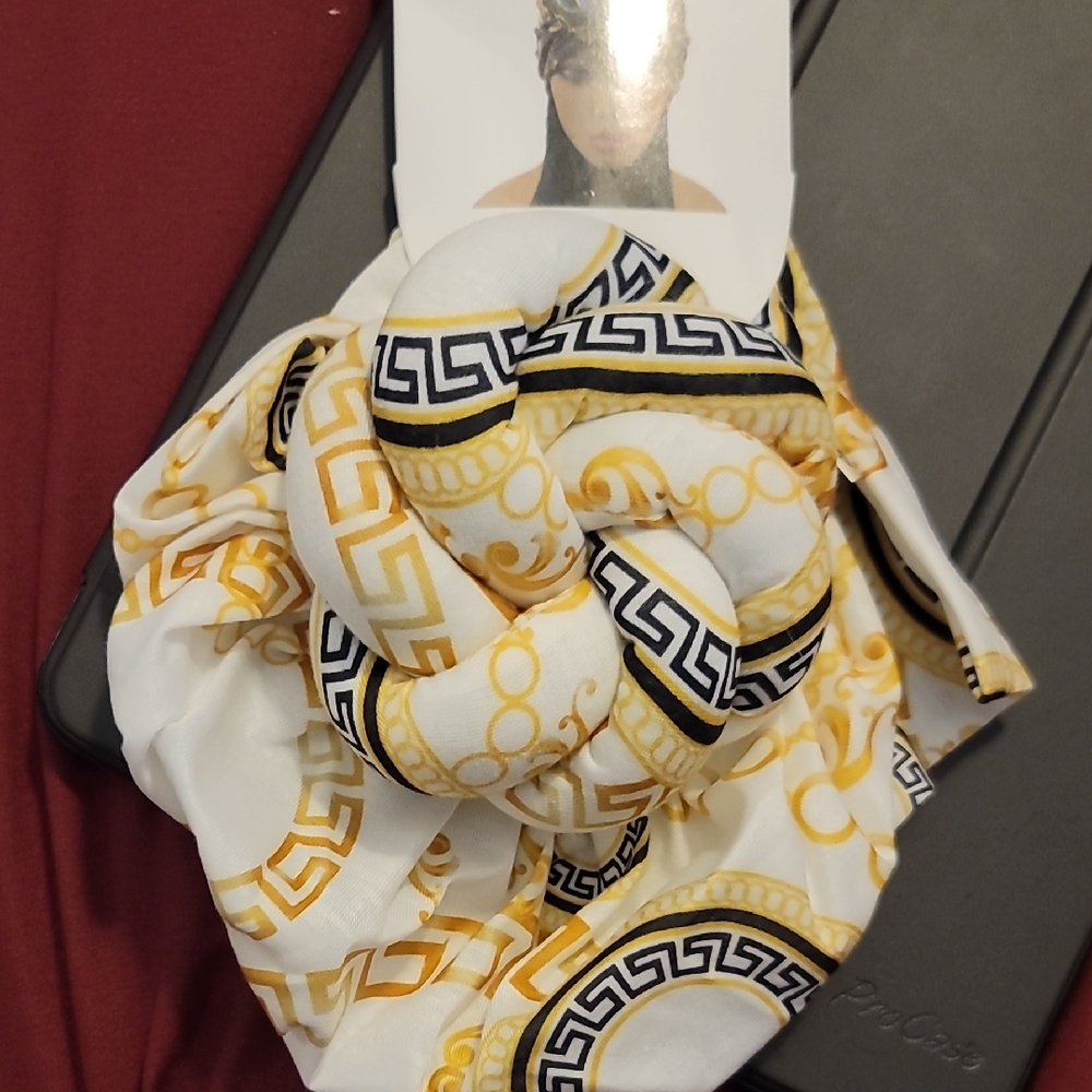 Elegant Gold and Black Patterned Turban